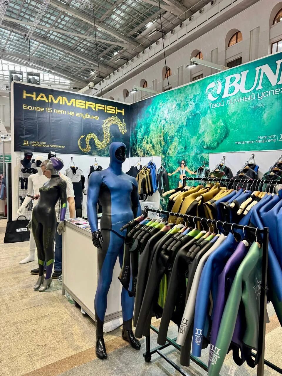 Стенд BUNI с гидрокостюмами из Yamamoto neoprene на Dive Show 2026